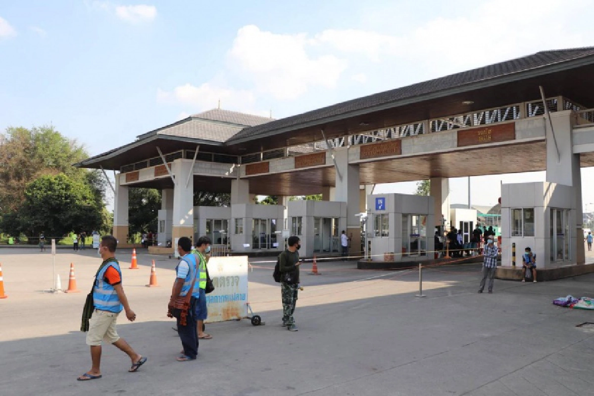 เสริมกำลังทหารชายแดนสกัดลอบเข้าไทย ผู้ว่าฯเชียงรายยันไม่ล็อคดาวน์หลังพบผู้ติดเชื้อ