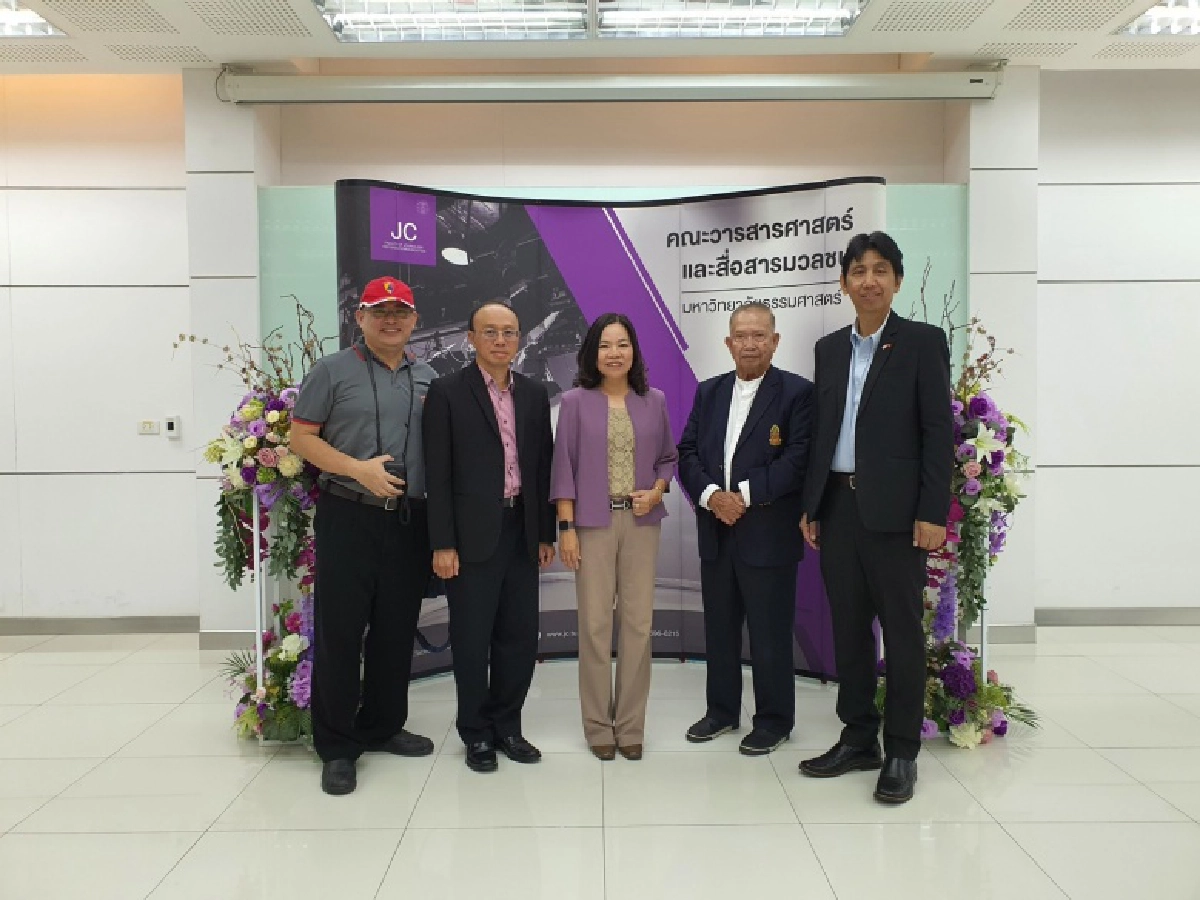 นายกสมาคมฯ คนใหม่ นำทีมร่วมแสดงความยินดี คณะวารสารศาสตร์ มธ.ทำบุญฉลองครบรอบ 66 ปี พร้อมมอบทุนการศึกษาแก่นักศึกษา