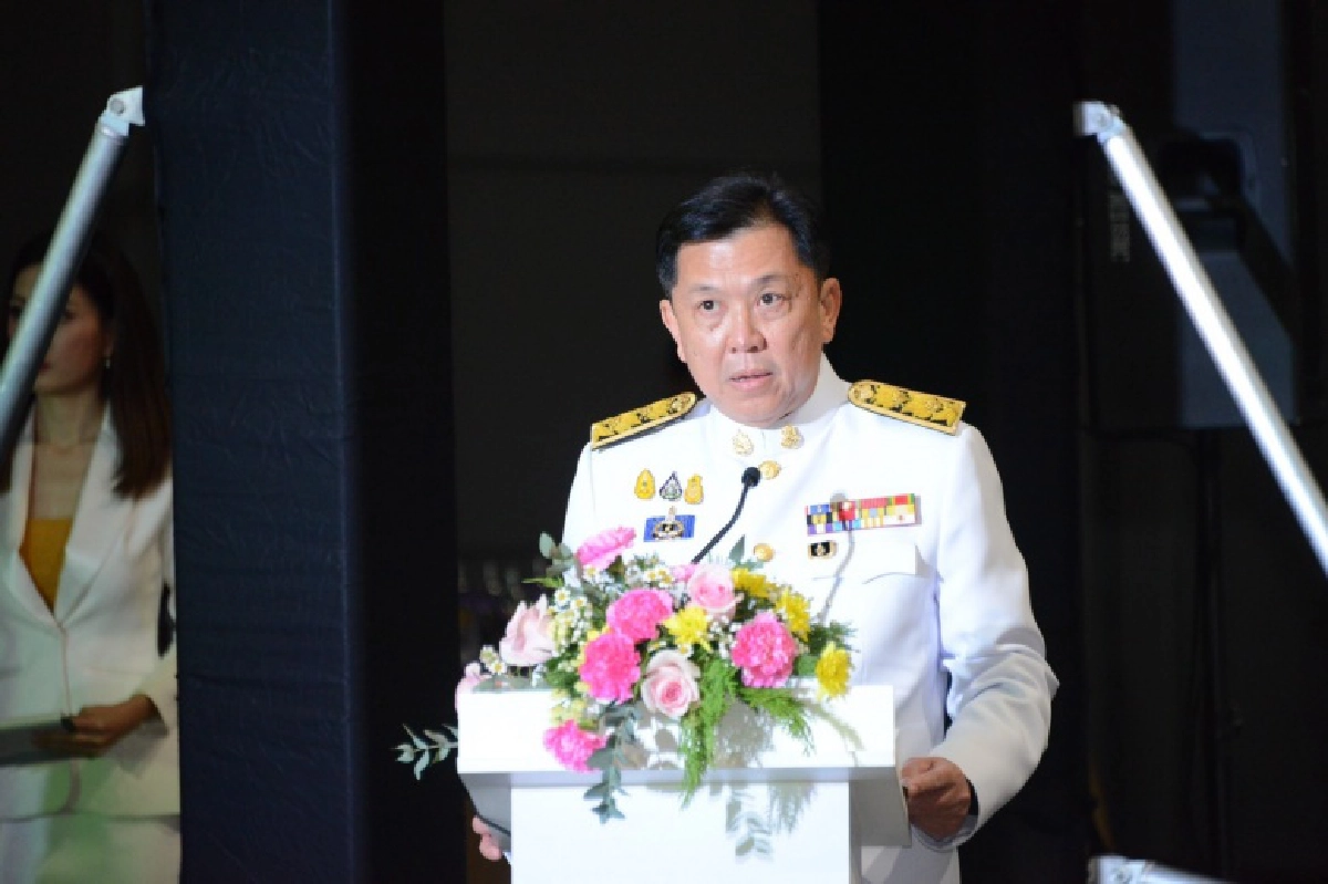 "วราวุธ" นำทีม ทส. บุก สามย่าน ชู "ชีวิตวิถีใหม่ ใส่ใจสิ่งแวดล้อม" รับวันสิ่งแวดล้อมไทย'63