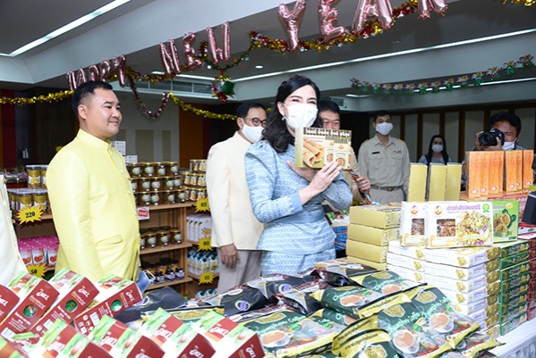 รมช.มนัญญา ชวนอุดหนุนกระเช้าสินค้าสหกรณ์เป็นของขวัญปีใหม่