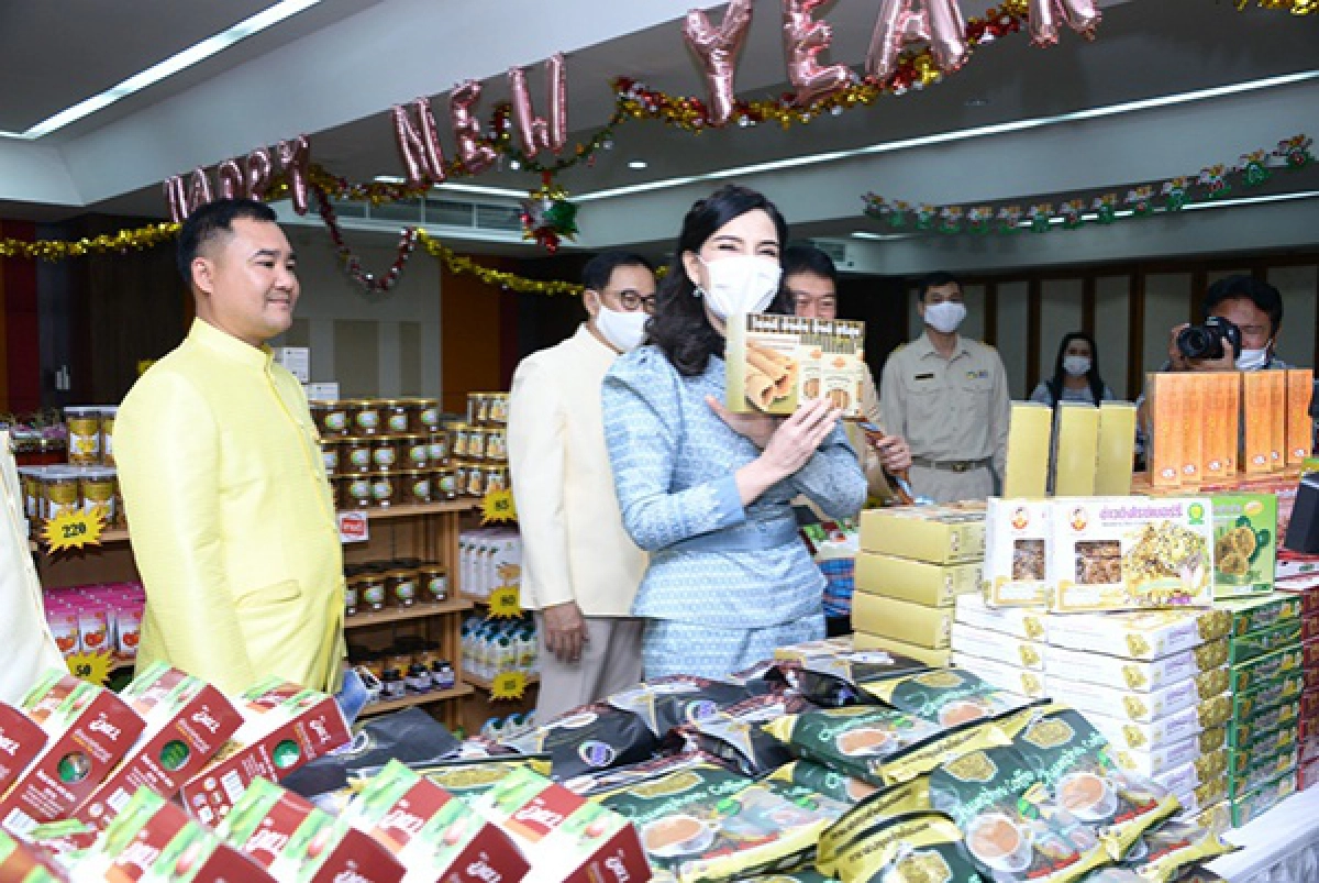 รมช.มนัญญา ชวนอุดหนุนกระเช้าสินค้าสหกรณ์เป็นของขวัญปีใหม่