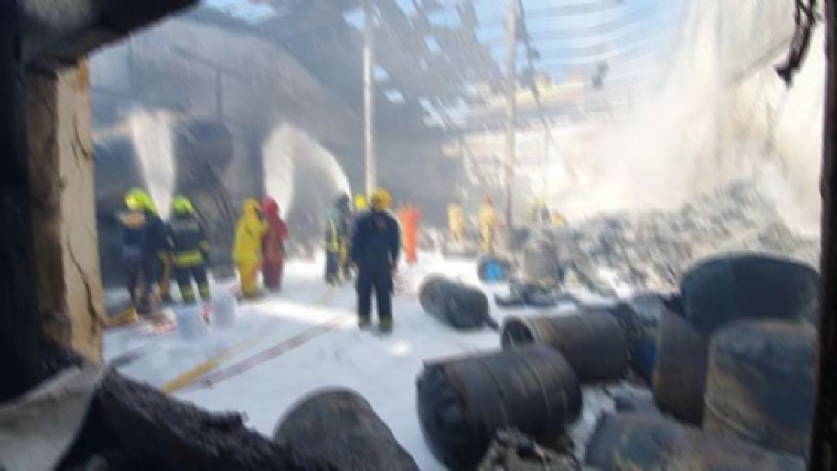 ไฟไหม้ รง.บรรจุทินเนอร์ 3 หมื่นลิตร เทพารักษ์ เสียหาย 5 ล้าน