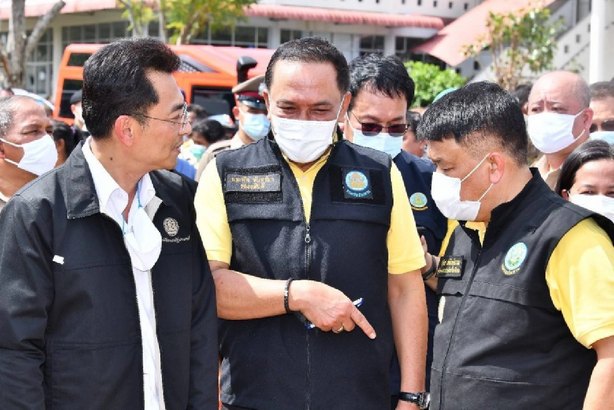 นายกฯลงเยี่ยมผู้ประสบอุทกภัยเมืองนครศรีฯ ย้ำทุกฝ่ายเฝ้าระวังตลอด 24 ชม