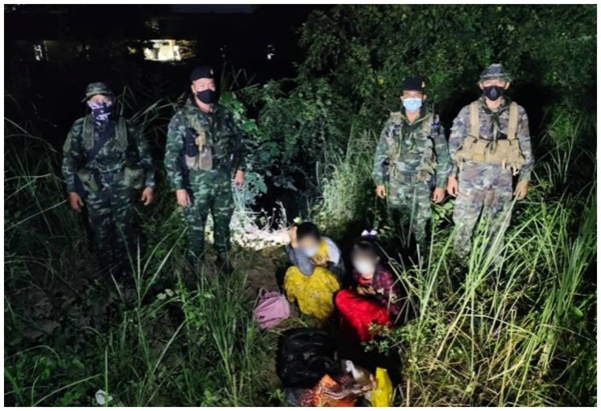 อีกแล้ว...'กองกำลังนเรศวร' รวบ 2 คนเมียนมา - 4 คนไทย ลักลอบเข้าชายแดนแม่สอด