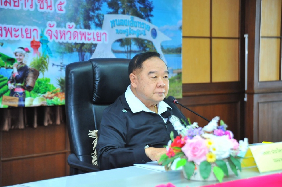 รมช.ธรรมนัส พร้อมรองนายกรัฐมนตรี ลงพื้นที่มอบสมุดประจำตัวผู้ได้รับการคัดเลือกให้ทำกินในชุมชน จ.พะเยา