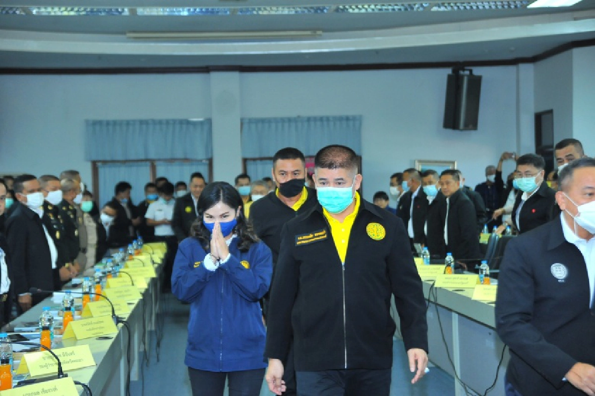 รมช.ธรรมนัส พร้อมรองนายกรัฐมนตรี ลงพื้นที่มอบสมุดประจำตัวผู้ได้รับการคัดเลือกให้ทำกินในชุมชน จ.พะเยา