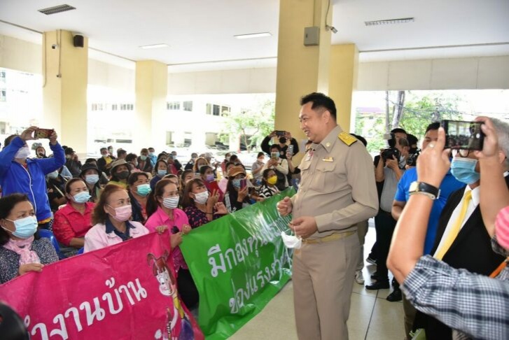 "รัฐมนตรีสุชาติ" รับ 12ข้อเรียกร้องแรงงานนอกระบบ ยันรัฐบาลจริงใจให้สวัสดิการเต็มที่