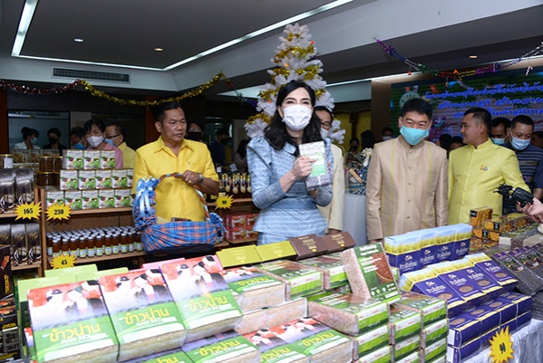 รมช.มนัญญา ชวนอุดหนุนกระเช้าสินค้าสหกรณ์เป็นของขวัญปีใหม่