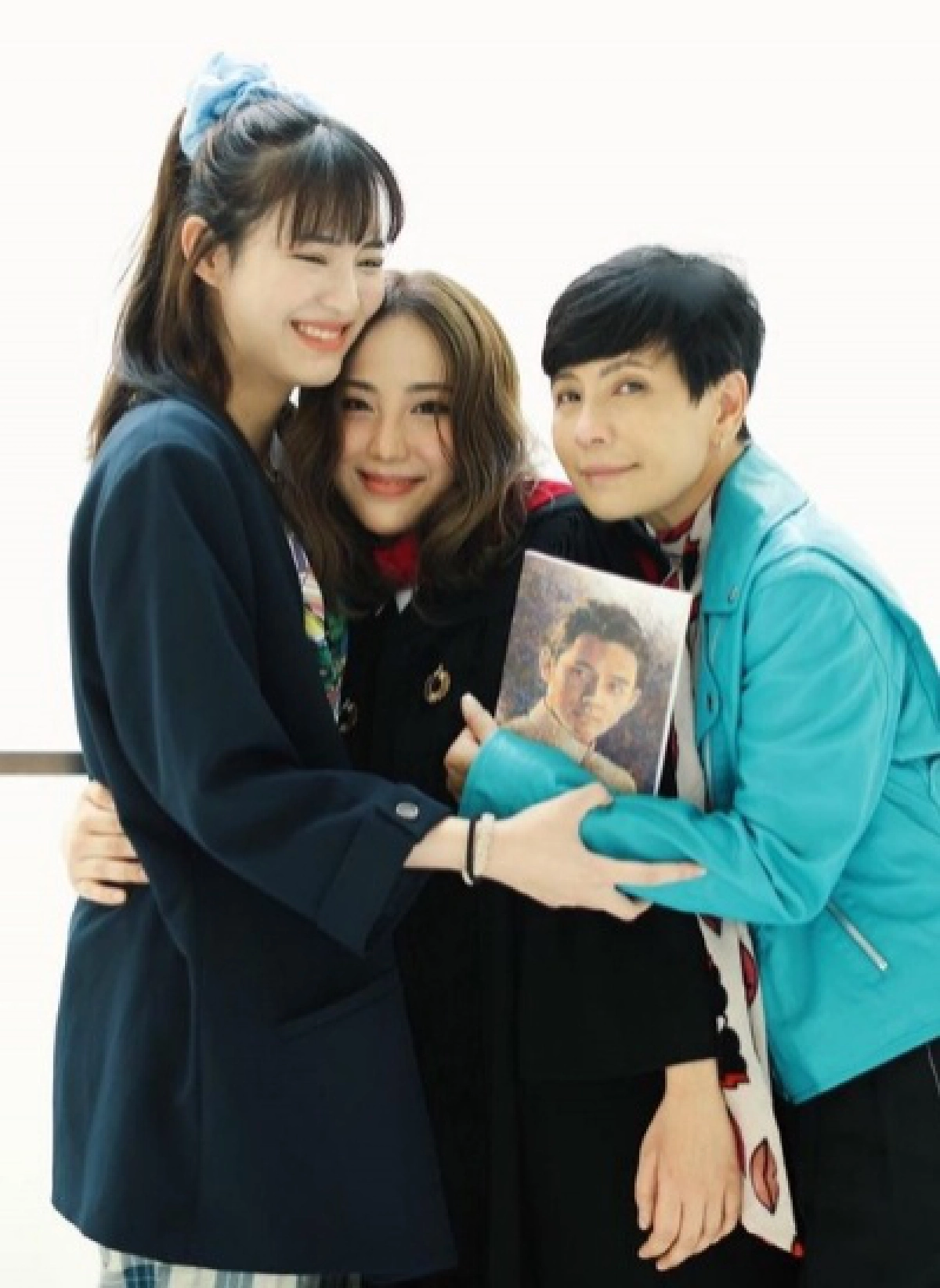  "เปิ้ล  หัทยา" สุดปลื้ม "ลูกหนุน" จบป.ตรี คว้าเกียรตินิยมอันดับ 1 พร้อมพกรูป "ตั้ว" ไปถ่ายรูปด้วย