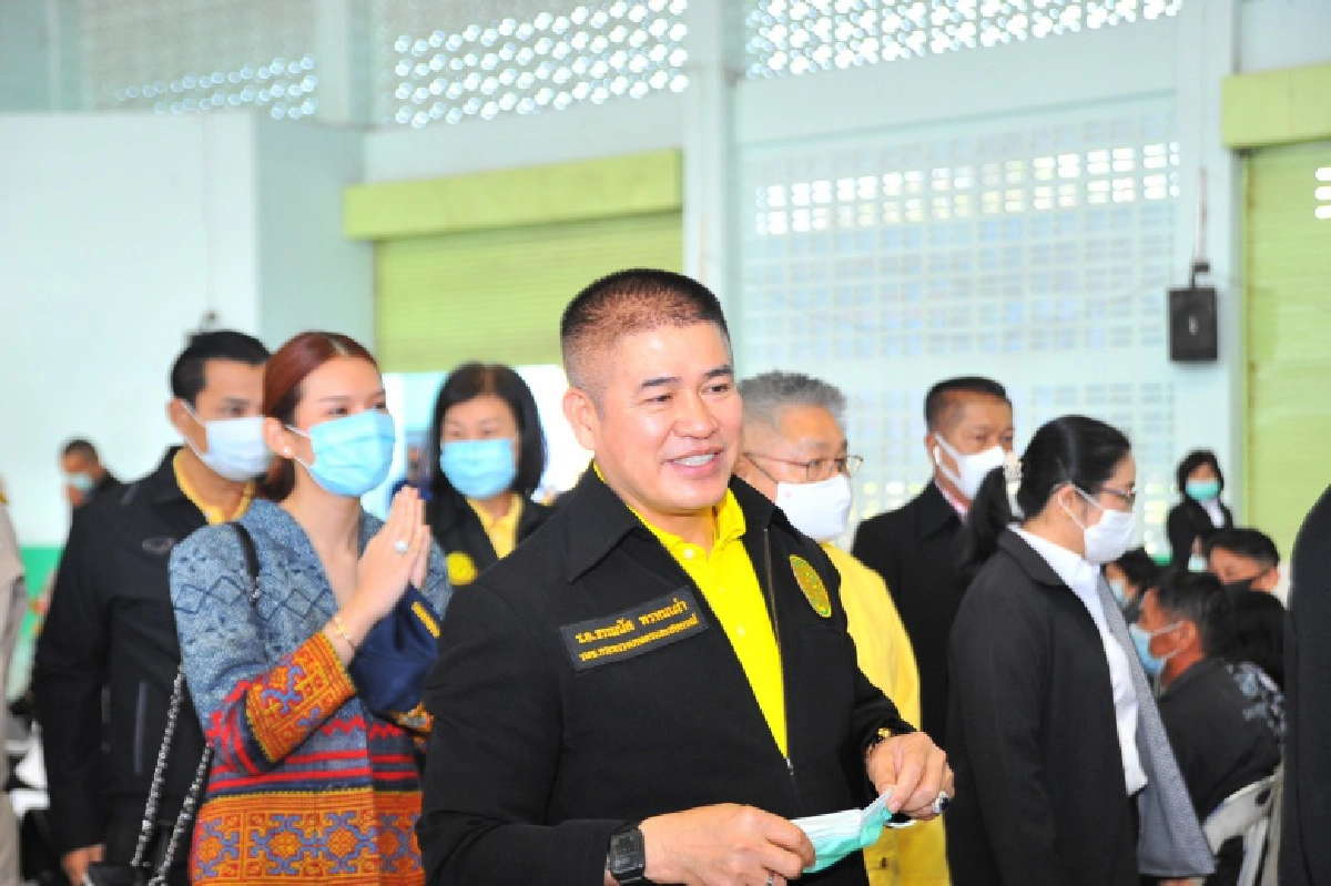 รมช.ธรรมนัส พร้อมรองนายกรัฐมนตรี ลงพื้นที่มอบสมุดประจำตัวผู้ได้รับการคัดเลือกให้ทำกินในชุมชน จ.พะเยา