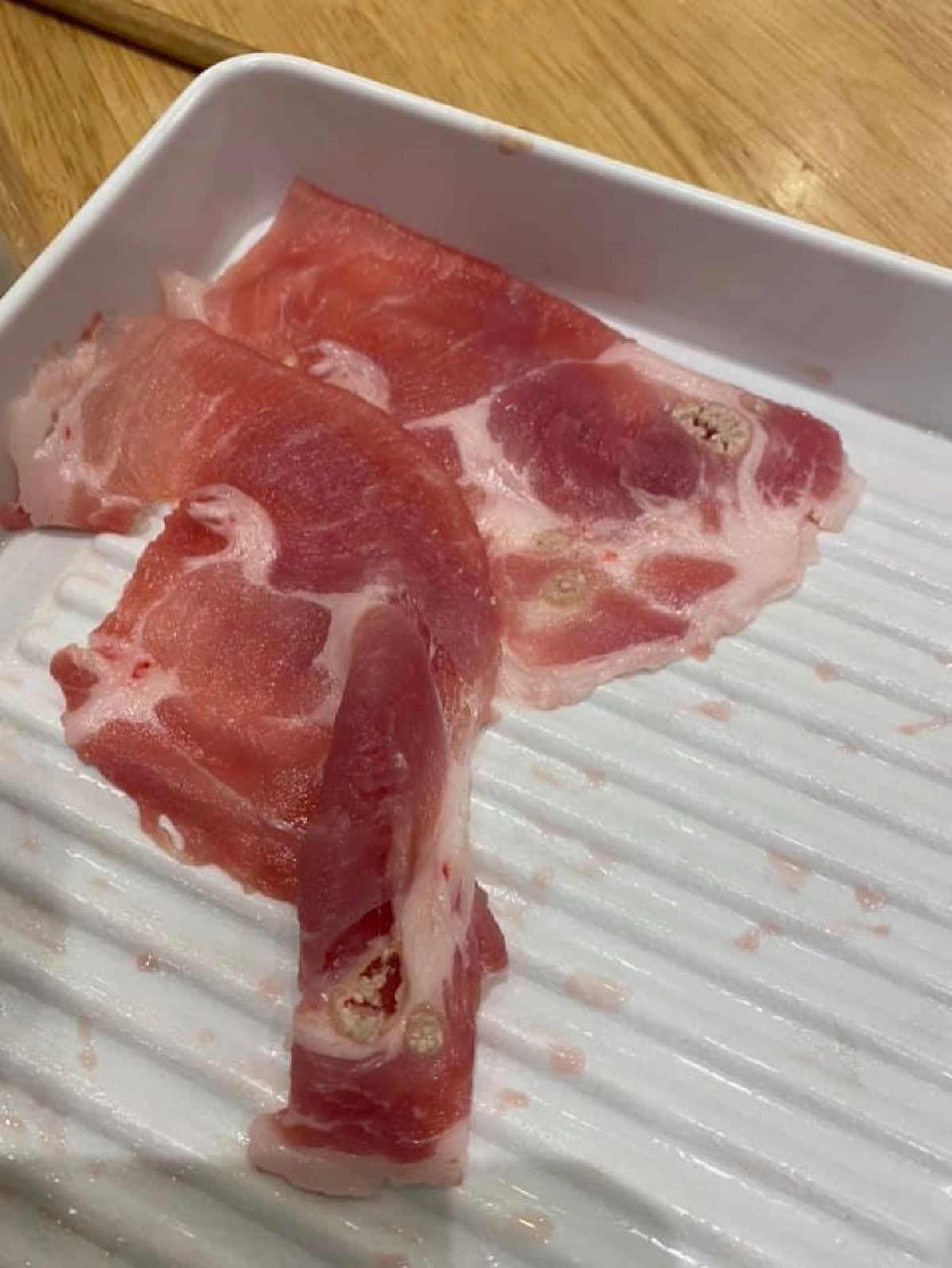 ร้านเพนกวินกินชาบู ออกแถลงขอโทษพร้อมคืนเงินลูกค้า หลังเจอหนองในหมู พร้อมสั่งปิดร้าน 1 วัน เพื่อทำความสะอาด