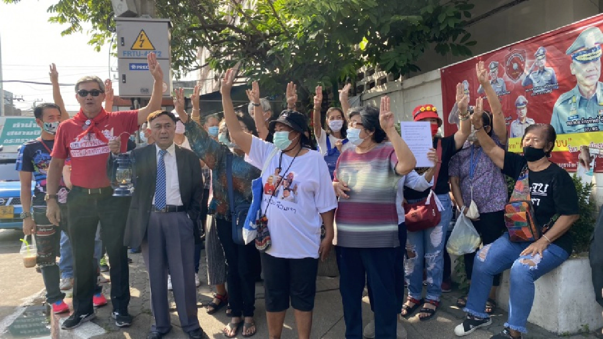 แกนนำเครือข่ายคนรุ่นใหม่นนทบุรี ถึงสภ.เมืองนนทบุรีแล้ว