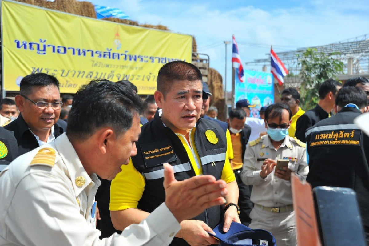 รมช.ธรรมนัส ลงพื้นที่มอบถุงยังชีพแก่ผู้ประสบอุทกภัย จ.นครศรีธรรมราช และจ.สุราษฎร์ธานี