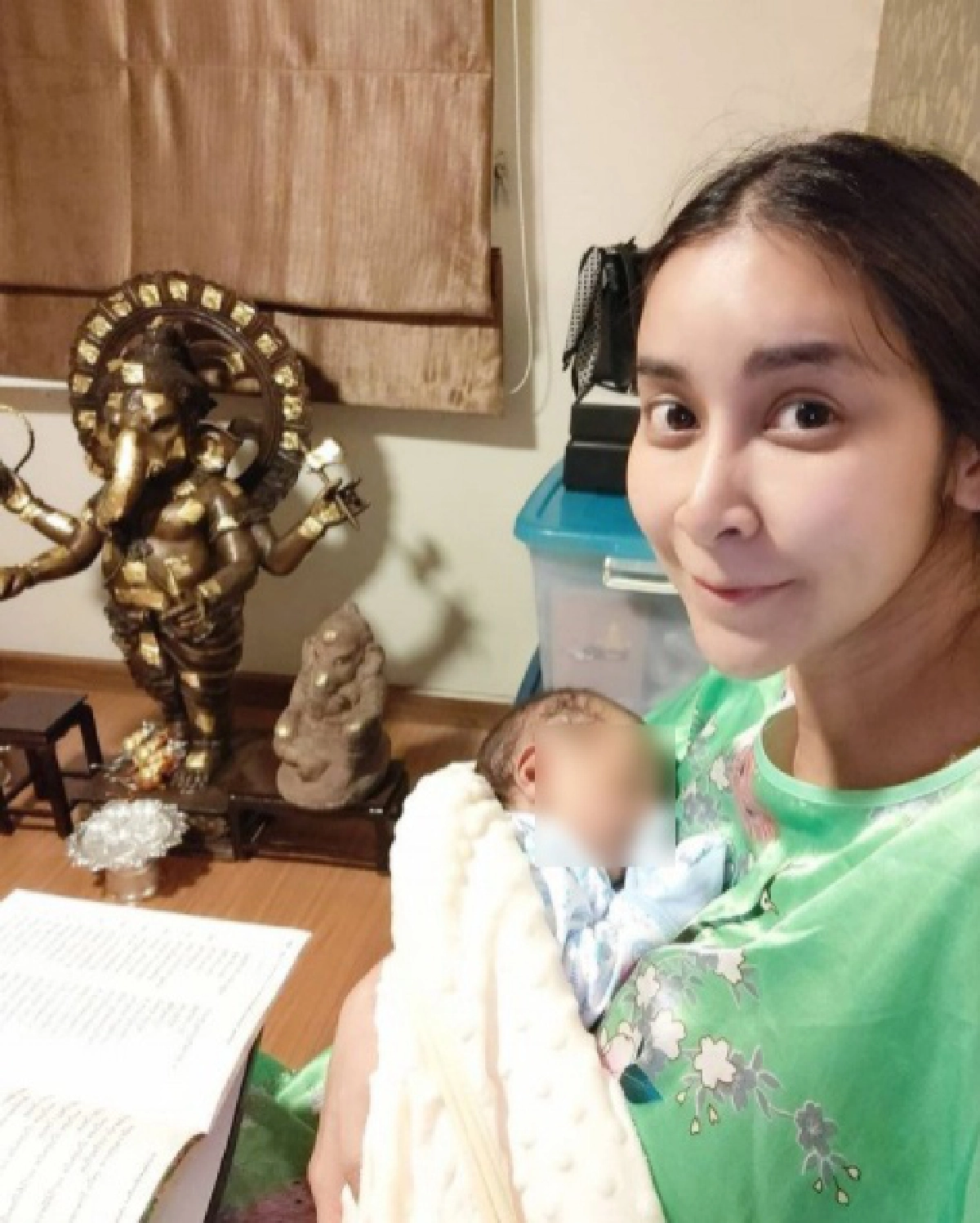 "ใหม่ สุคนธวา" เผยเหตุผล ทำไมไม่จ้างพี่เลี้ยง หลังถูกชาวเน็ตแซะหาว่างก