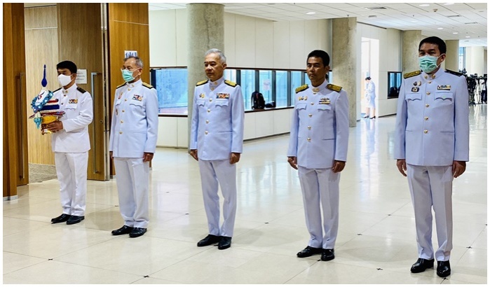 'สุวัจน์' นำคณะกรรมการบริหารพรรคชพน.วางพานพุ่ม ร.7 เนื่องใน 'วันรัฐธรรมนูญ'