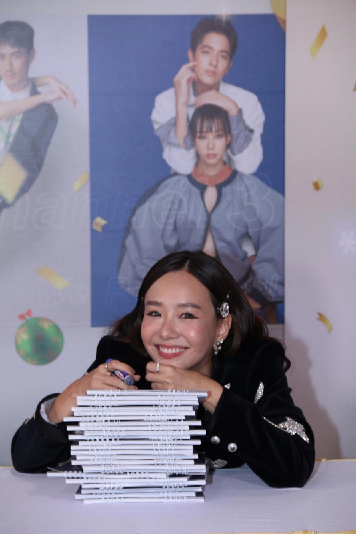 พระ-นาง ช่อง 3 รวมตัว Live สด แจกปฏิทินปีใหม่ 2564 สนั่น... จอ ใครเป็นใครต้องเล่า