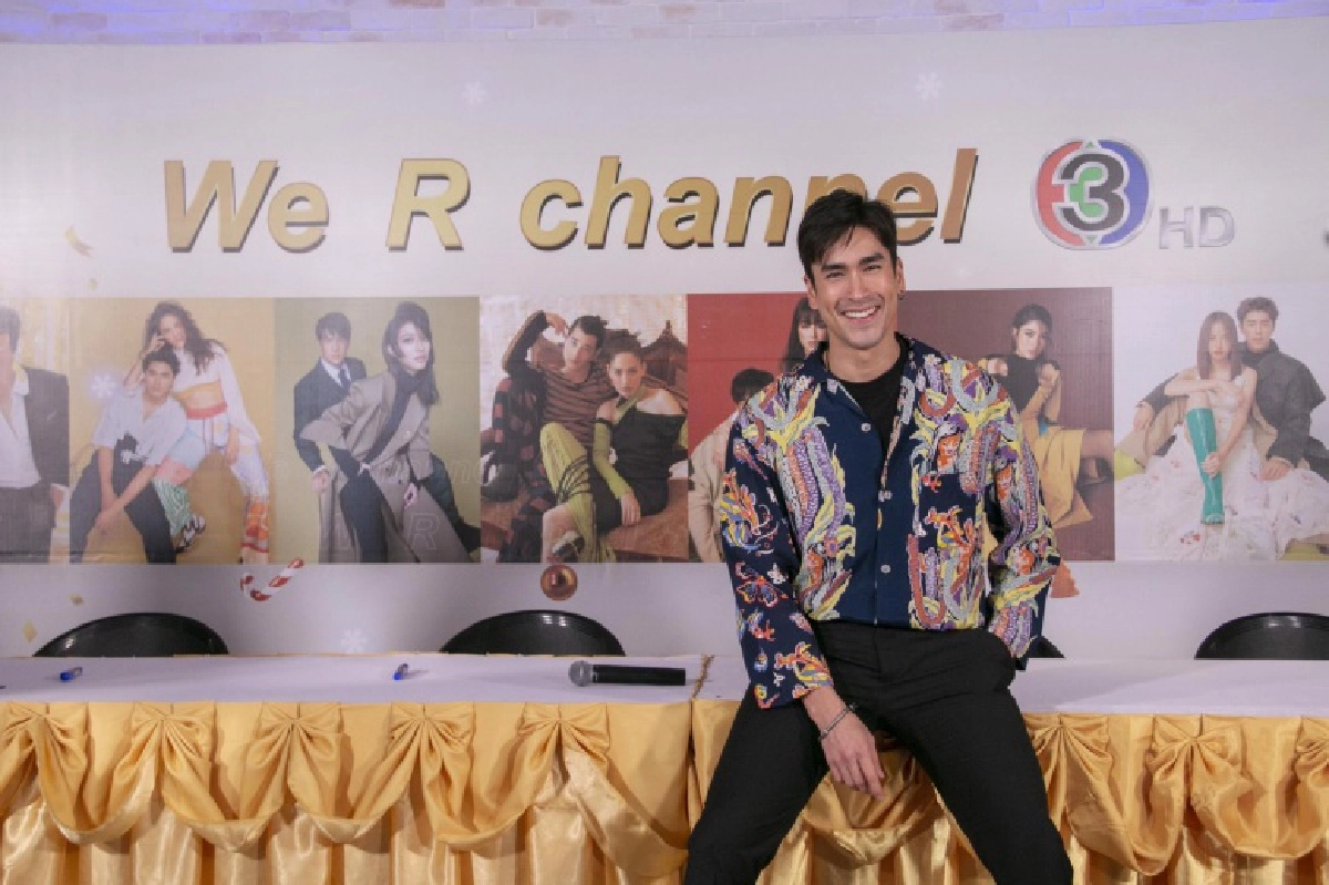 พระ-นาง ช่อง 3 รวมตัว Live สด แจกปฏิทินปีใหม่ 2564 สนั่น... จอ ใครเป็นใครต้องเล่า