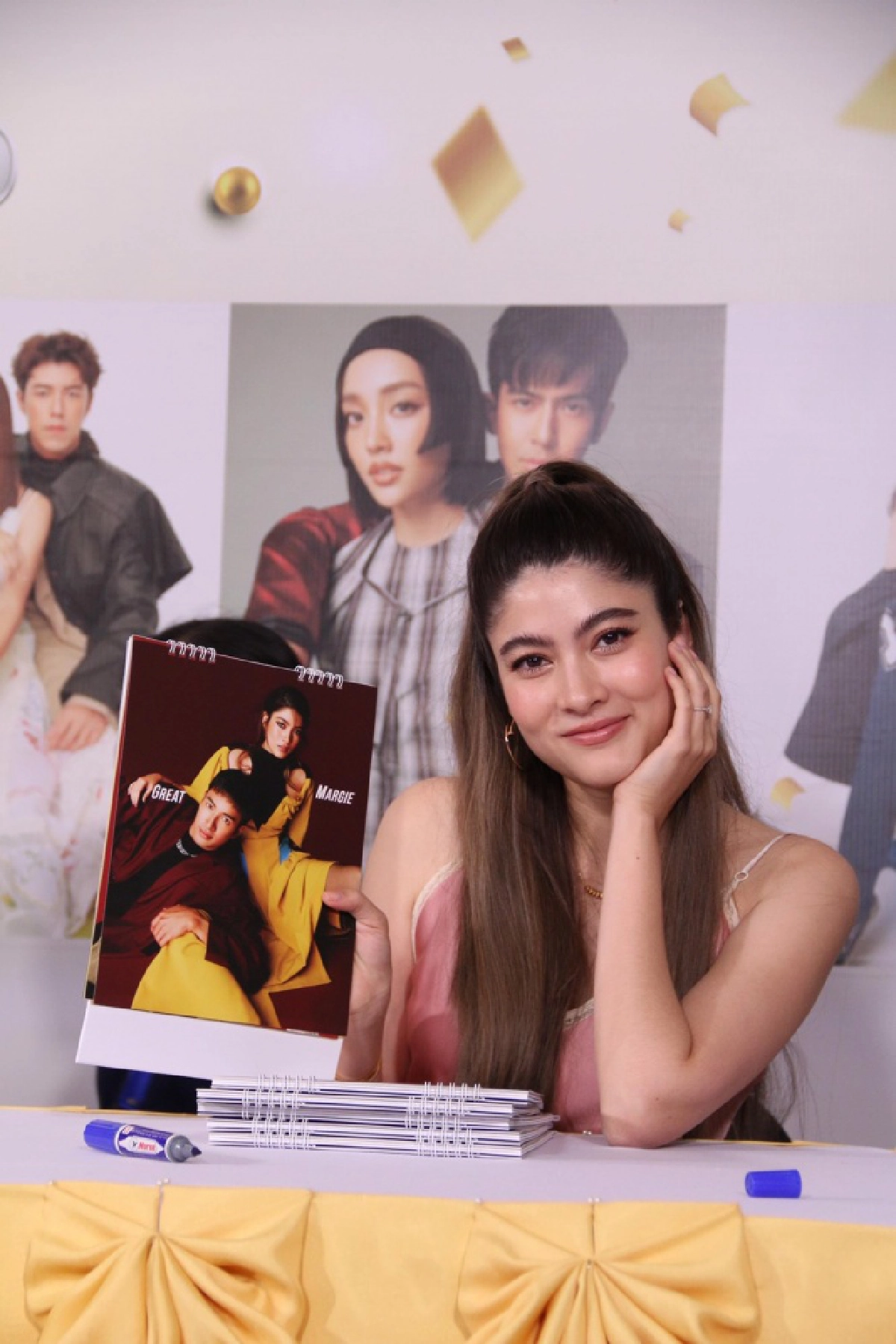 พระ-นาง ช่อง 3 รวมตัว Live สด แจกปฏิทินปีใหม่ 2564 สนั่น... จอ ใครเป็นใครต้องเล่า