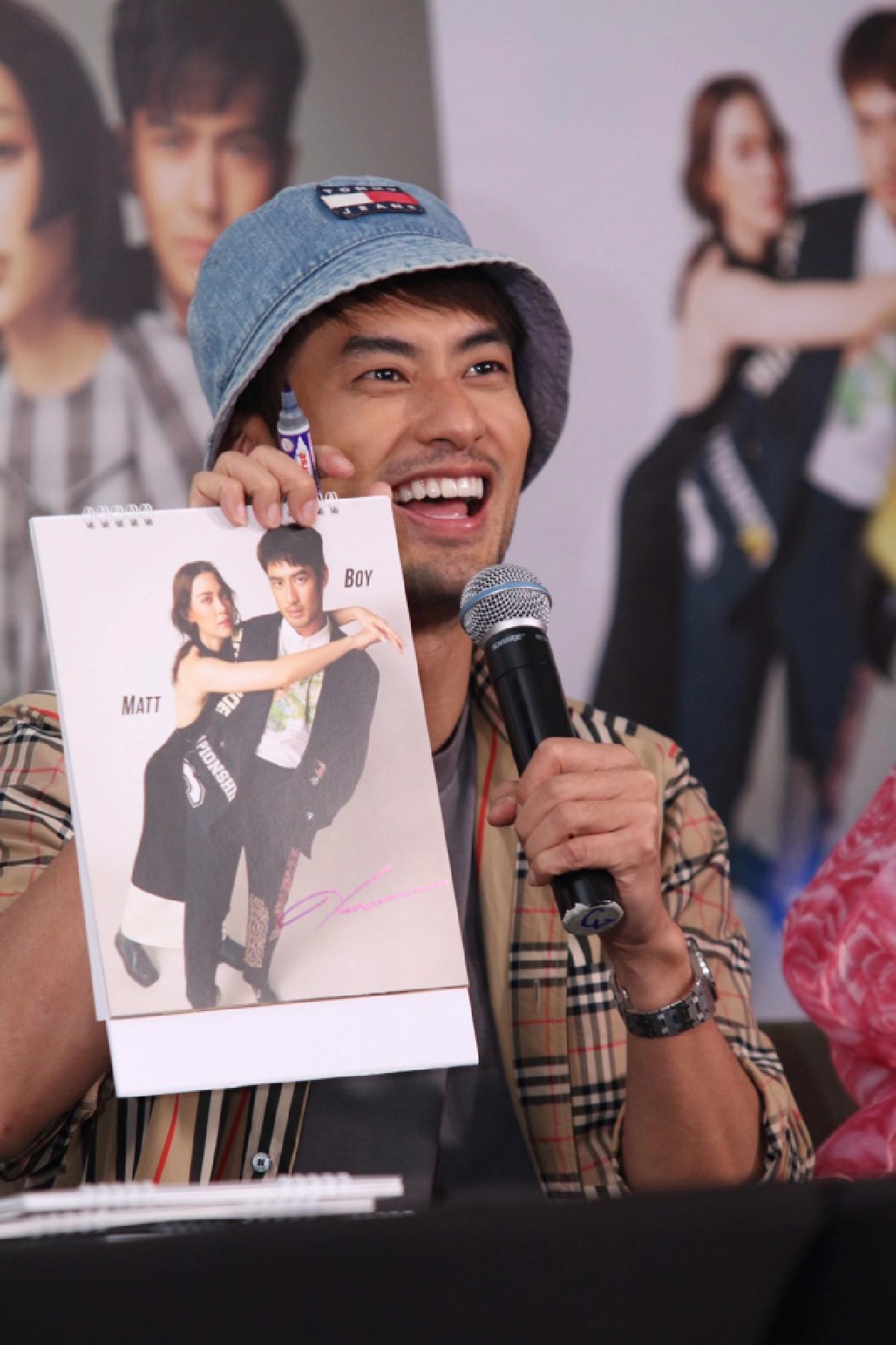 พระ-นาง ช่อง 3 รวมตัว Live สด แจกปฏิทินปีใหม่ 2564 สนั่น... จอ ใครเป็นใครต้องเล่า