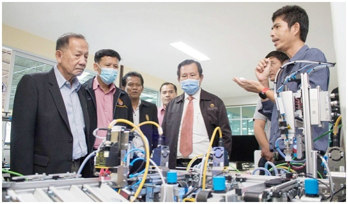 มทรส.ผุด ศูนย์พัฒนาวิชาชีพ ปั้นครูช่างมืออาชีพ