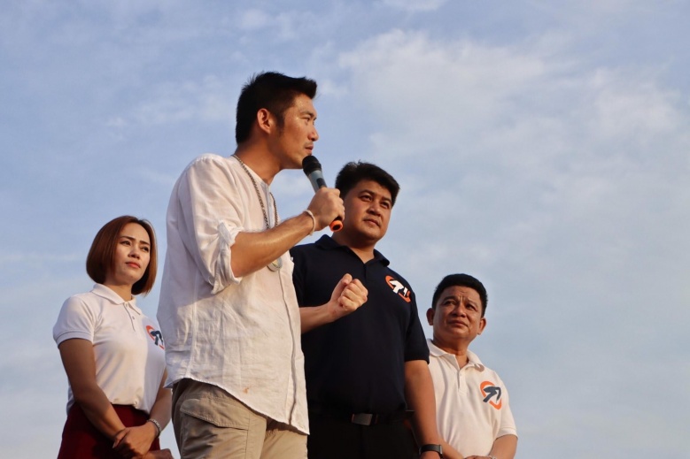  ทั้งรักทั้งชัง'ธนาธร' ลุยเหนือ มีลุ้นสนามเดียว