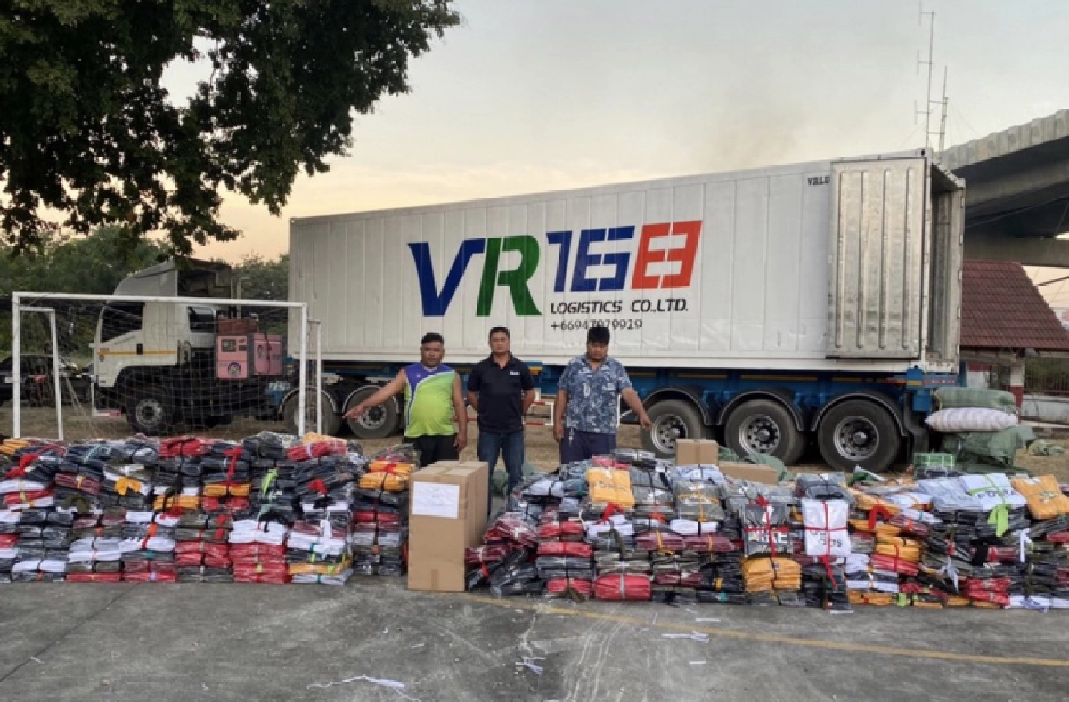 ศปลป.ตร. สกัดสินค้าเสื้อละเมิดเครื่องหมายการค้า กว่า 4 พันตัว มูลค่า 10 ล้าน
