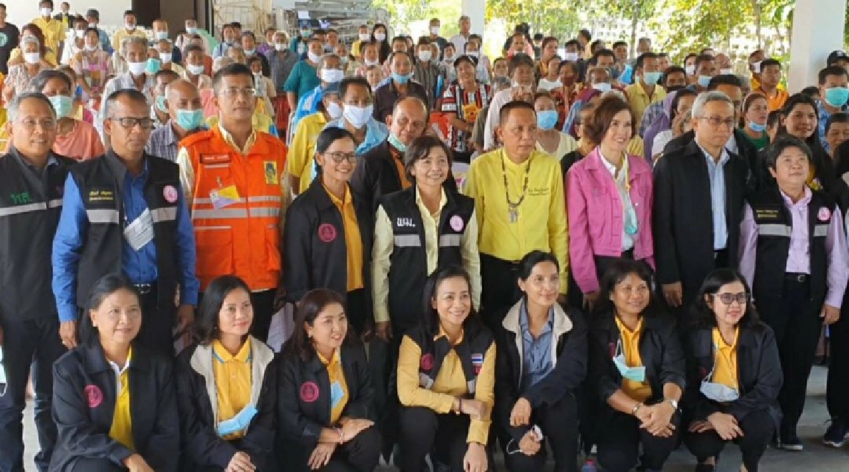 ปลัดกระทรวง พม. ควง "นริศา"ลุยซับน้ำตาช่วยน้ำท่วมเมืองคอน