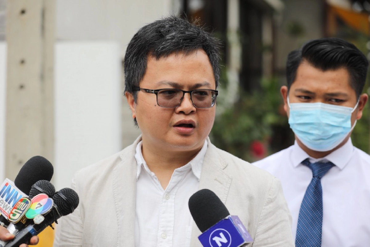 "อานนท์ นำภา"  โผล่รับทราบข้อหา ม.112 