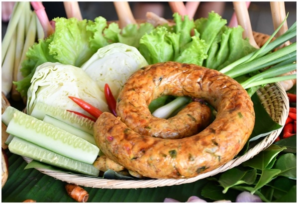 นศ.มทร.ธัญบุรี แนะสูตร 'ไส้อั่วสมุนไพรหัวปลี' ทำง่าย เห็นกำไร