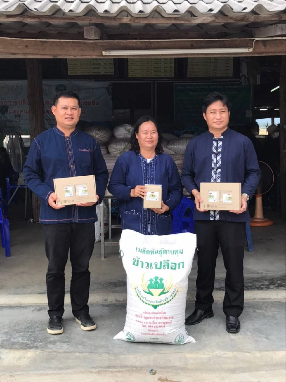 ''กรมการข้าว'' นำสื่อเยี่ยมชมนาแปลงใหญ่ศูนย์ข้าวชุมชน ต.ท่ามะขาม จ.กาญจนบุรี เยี่ยมชมวิถีเกษตรกร