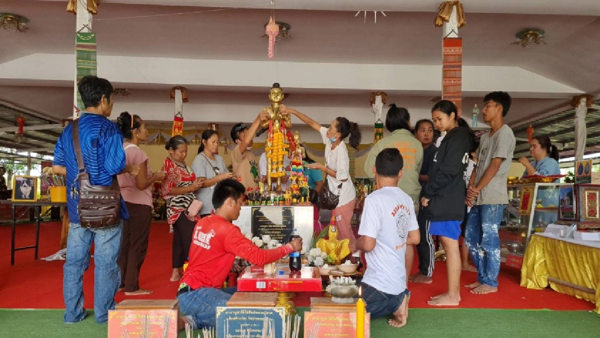 แห่ขอเลขเด็ด "ไอ้ไข่เด็กวัดป่า" ฉะเชิงเทรา อีกรายจัดชุดใหญ่แก้บนหลังได้โชคสิบล้าน