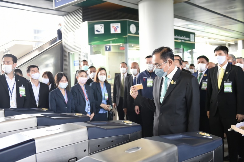 "นายกฯ"เปิดการเดินรถไฟฟ้าสายสีเขียวและสายสีทอง เน้นคืนความสุขให้ประชาชนในการเดินทาง