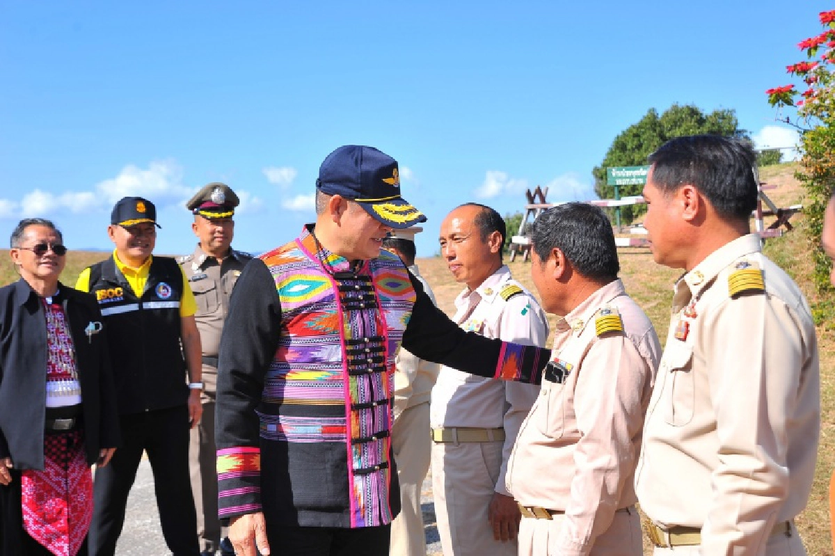 "ธรรมนัส" ลงพื้นที่แก้ปัญหาเรื่องที่อยู่อาศัยของพี่น้องชาวม้ง
