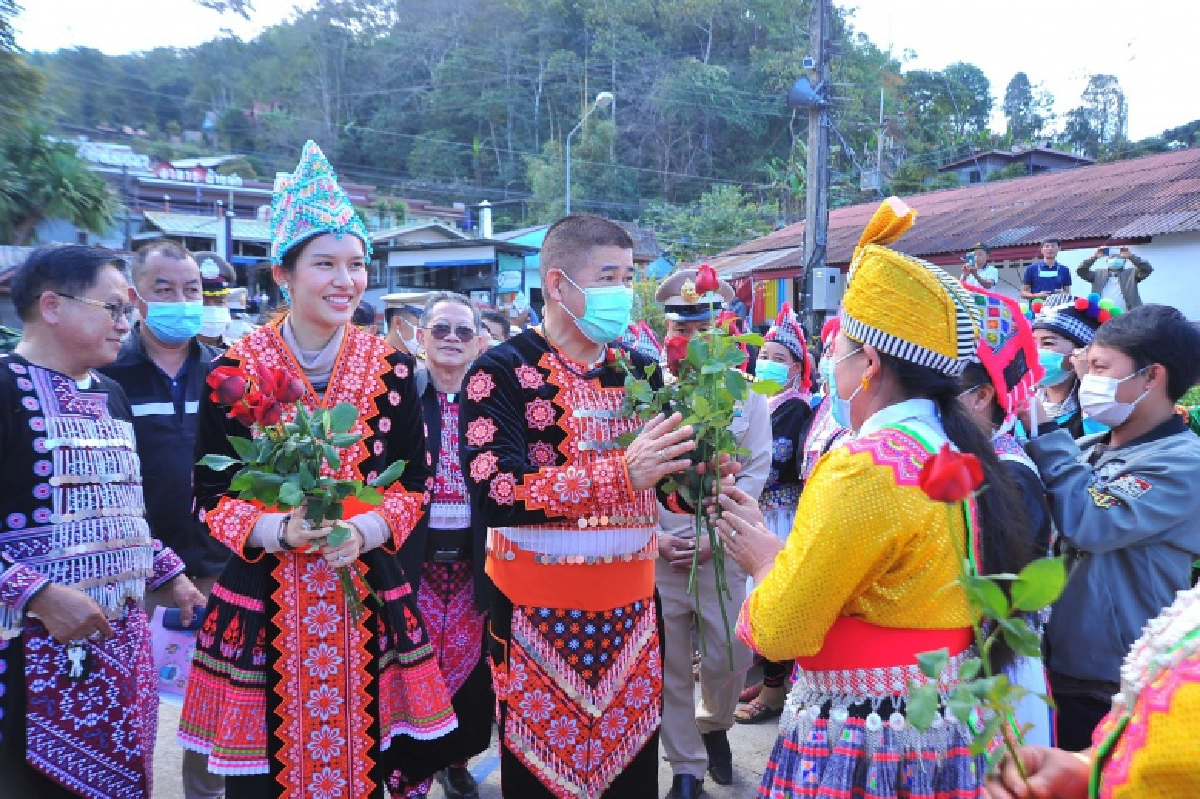 "ธรรมนัส" ลงพื้นที่แก้ปัญหาเรื่องที่อยู่อาศัยของพี่น้องชาวม้ง
