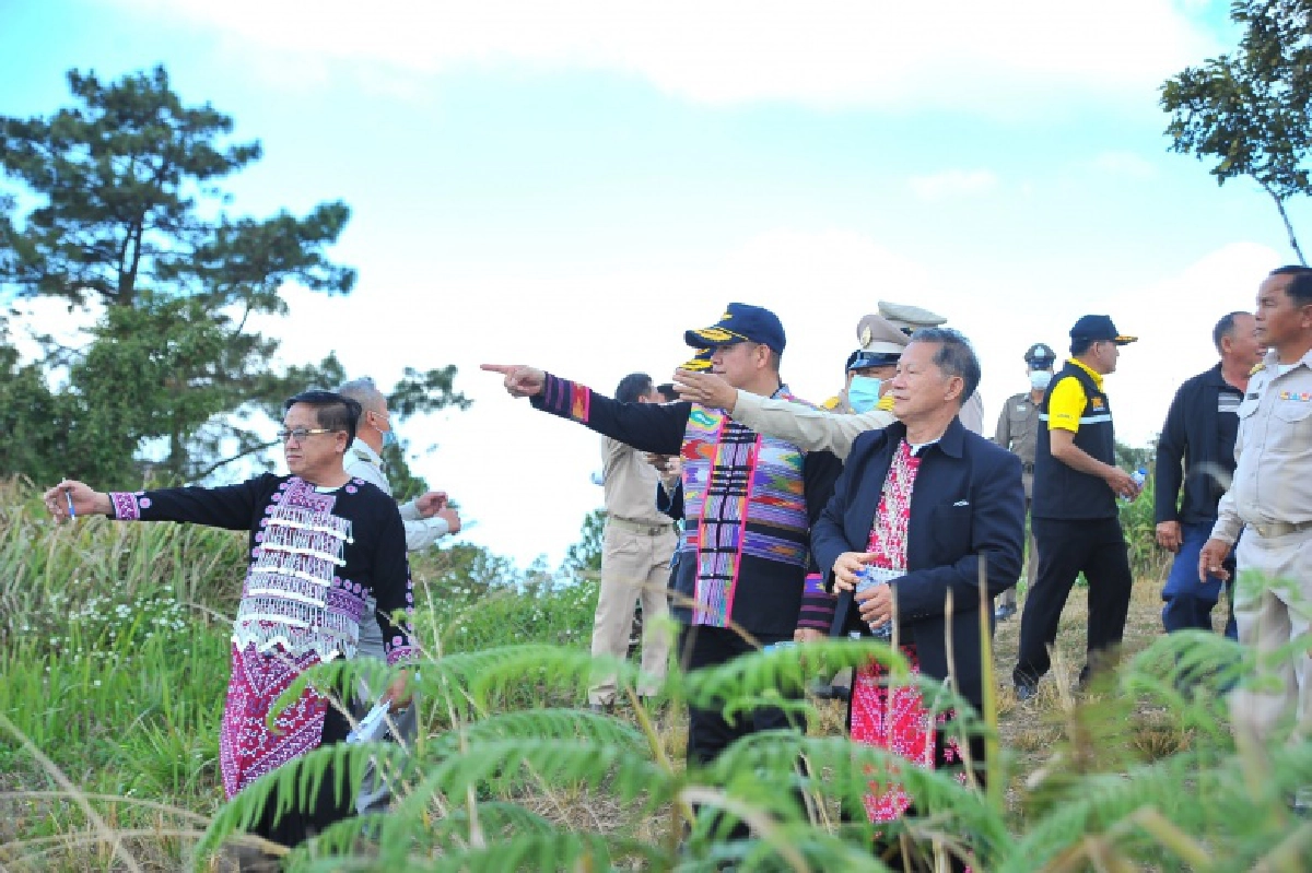 "ธรรมนัส" ลงพื้นที่แก้ปัญหาเรื่องที่อยู่อาศัยของพี่น้องชาวม้ง