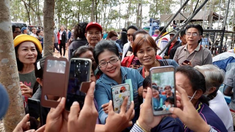 สายหมอลำ 'หน่อย' เจ้าเก่านางเอกหลงโรง