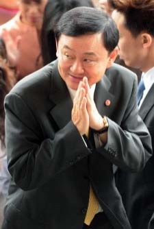 พระรอด-พระคง เคยอยู่ บนคอนายกฯทักษิณ ชินวัตรแต่สุดท้าย......