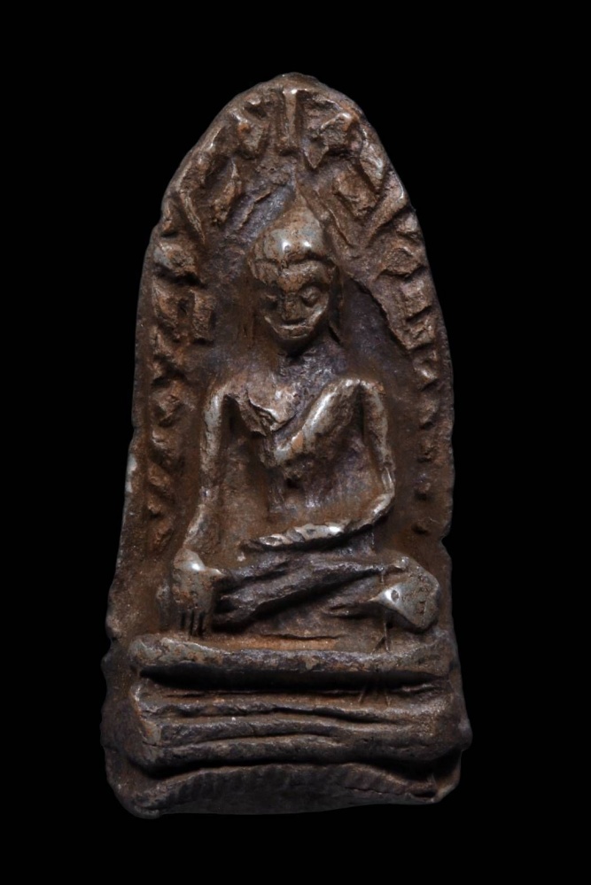 พระรอด-พระคง เคยอยู่ บนคอนายกฯทักษิณ ชินวัตรแต่สุดท้าย......