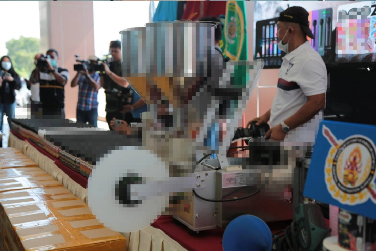 กวาดล้างควันปีศาจ ยึดบุหรี่ไฟฟ้า น้ำยา มูลค่า 10 ล้าน
