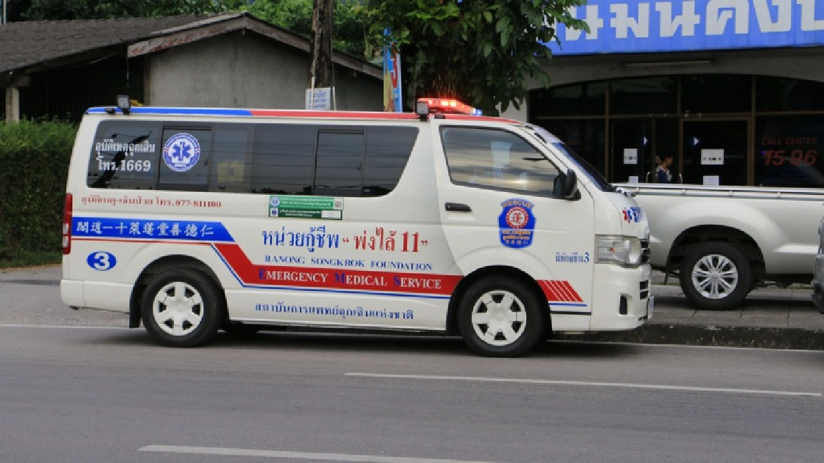 ลุ้นระทึก กู้ภัยช่วยชีวิตแมวพลัดตกบ่อน้ำร้างลึก 14 เมตร