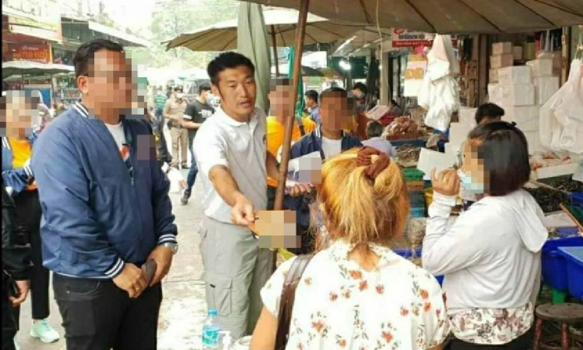 "ธนาธร" งานเข้า พบช่วยหาเสียง "ตลาดมหาชัย" ช่วงโควิดระบาด 