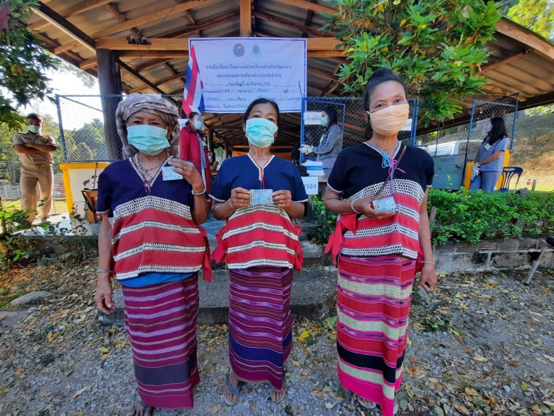 ชาวกะเหรี่ยงไปใช้สิทธิคึกคัก