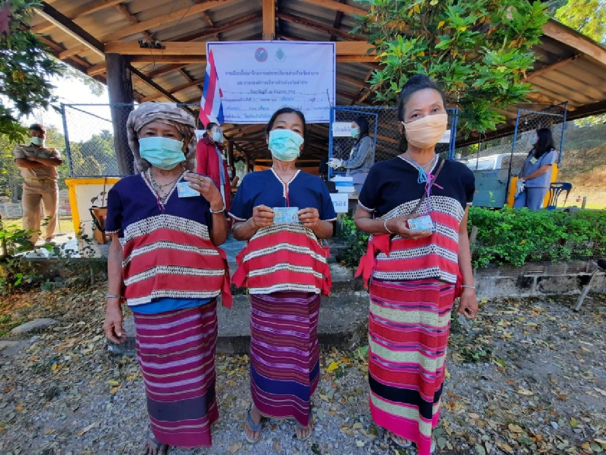 ชาวกะเหรี่ยงไปใช้สิทธิคึกคัก