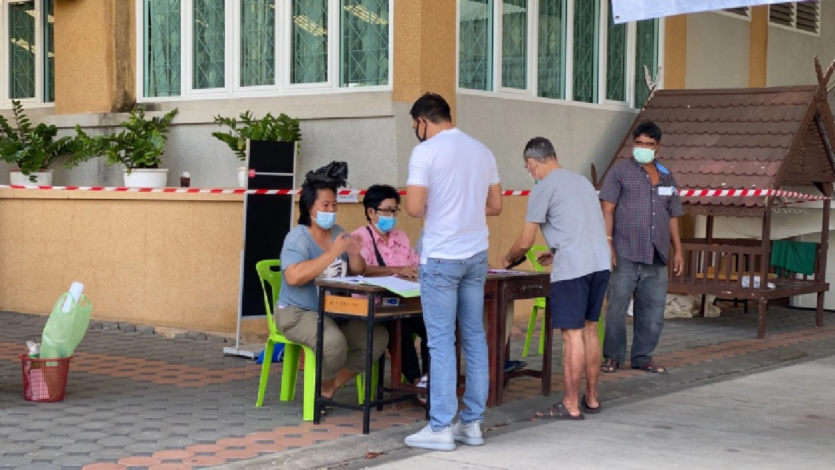 "ชนม์สวัสดิ์" ใช้สิทธิเลือกตั้ง อบจ.สมุทรปราการ 