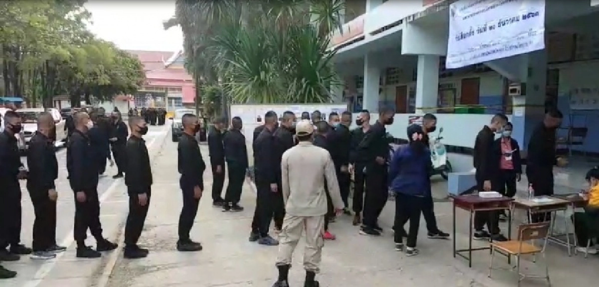 ชาวพิษณุโลกออกมาใช้สิทธิ์เลือกตั้งคึกคัก