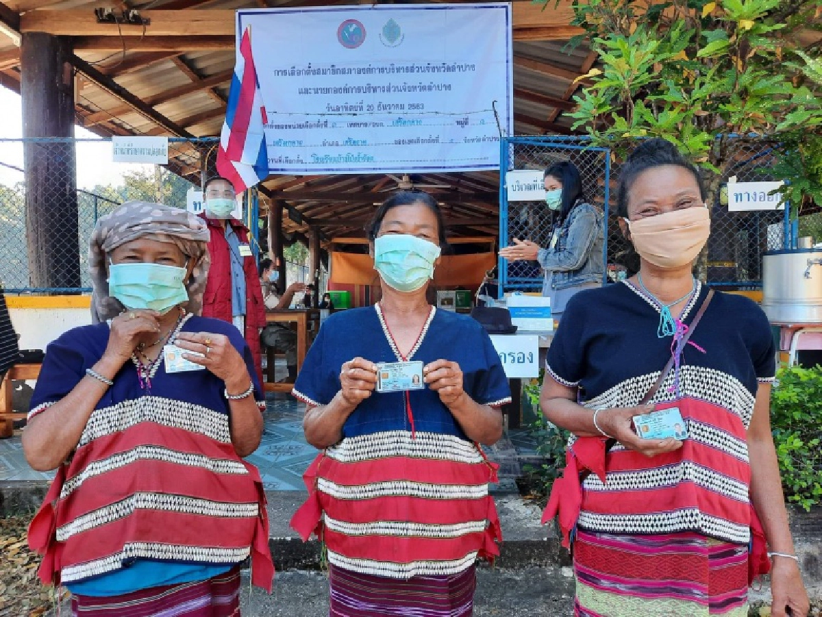 ชาวกะเหรี่ยงไปใช้สิทธิคึกคัก