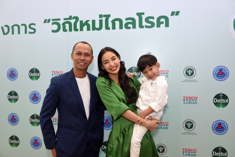 "แพท ณปภา - สมจิตร จงจอหอ" นำเทรนด์คนยุคใหม่ใส่ใจอนามัยครอบครัว