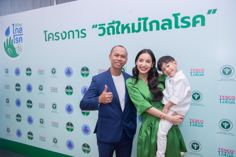 "แพท ณปภา - สมจิตร จงจอหอ" นำเทรนด์คนยุคใหม่ใส่ใจอนามัยครอบครัว