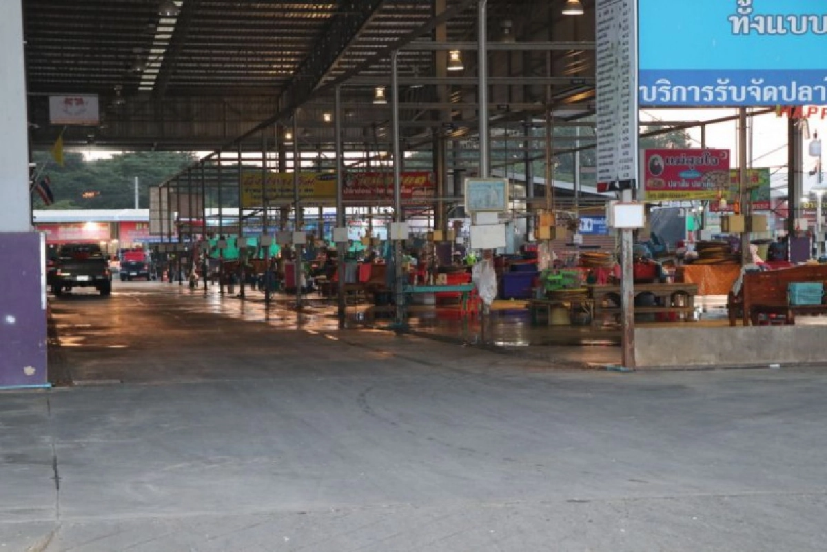 อ่างทอง ระทึก "โควิด"โผล่ กลางตลาด