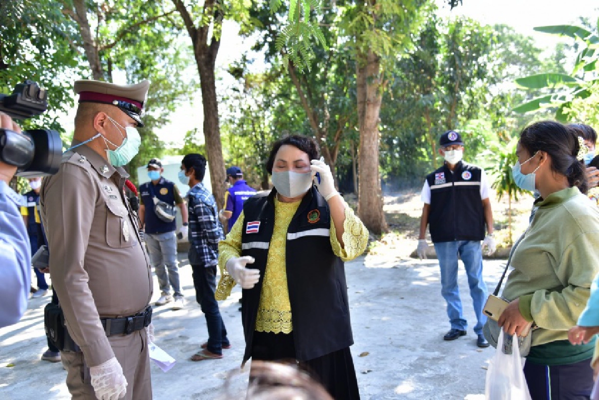 ชาวบ้านผวา เจอแรงงานต่างด้าวเดินป้วนเปี้ยนในวัดดอนตูม โร่แจ้งเจ้าหน้าที่ตรวจสอบ